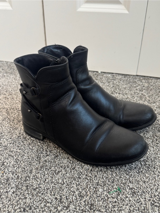 La CANADIENNE Shoes - La Canadienne Black Leather Ankle Booties Side Zip Low Heel Size 6.5